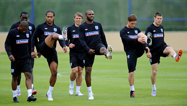 全球首个！人形机器人自主站立控制技术取得新突破.